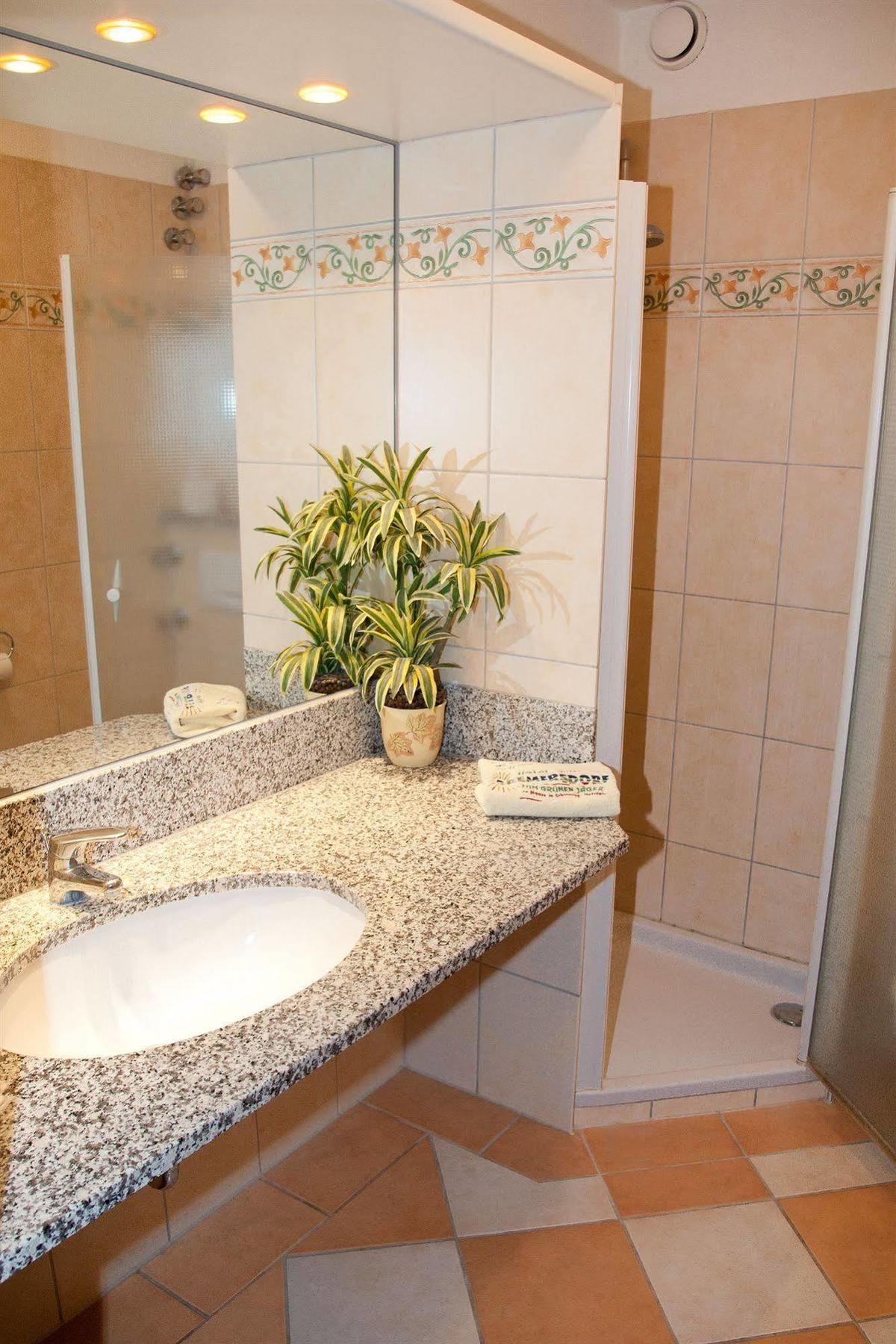 Hotel Gremersdorf - Zum Gruenen Jaeger Extérieur photo